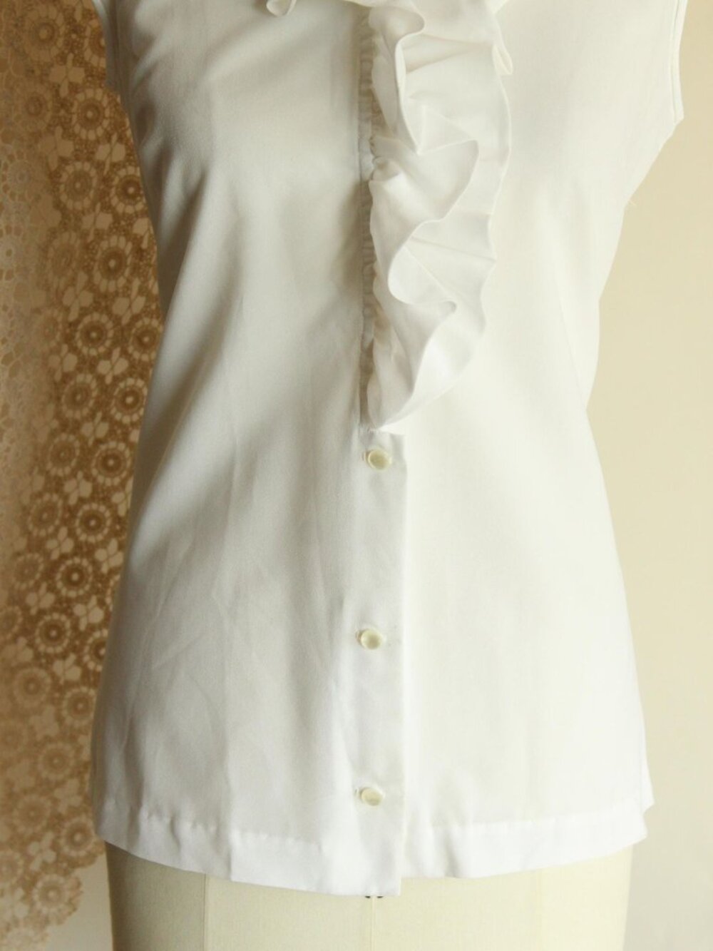 Vintage 1960s Blouse, Fritzi of California White Ruffle Collar Top, Buttons - Picture 4 of 11